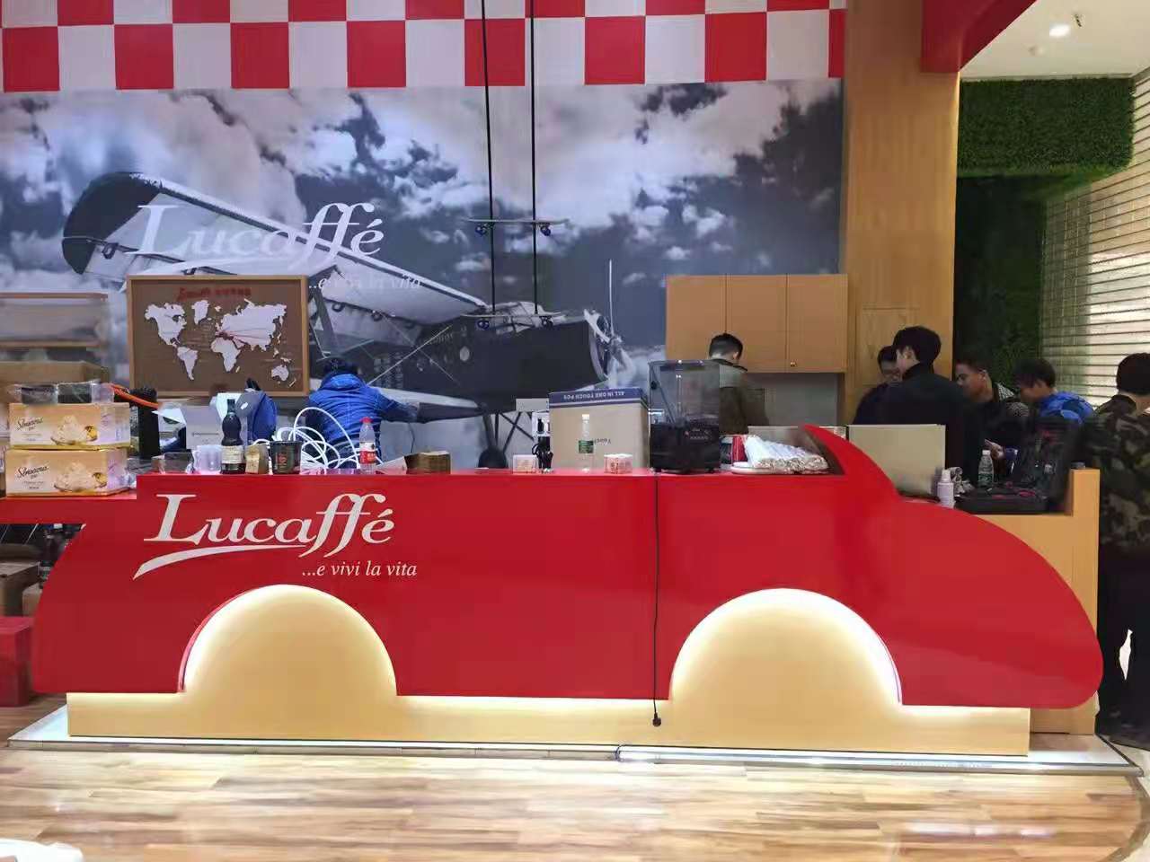 眉山路客咖啡,咖啡廳展柜