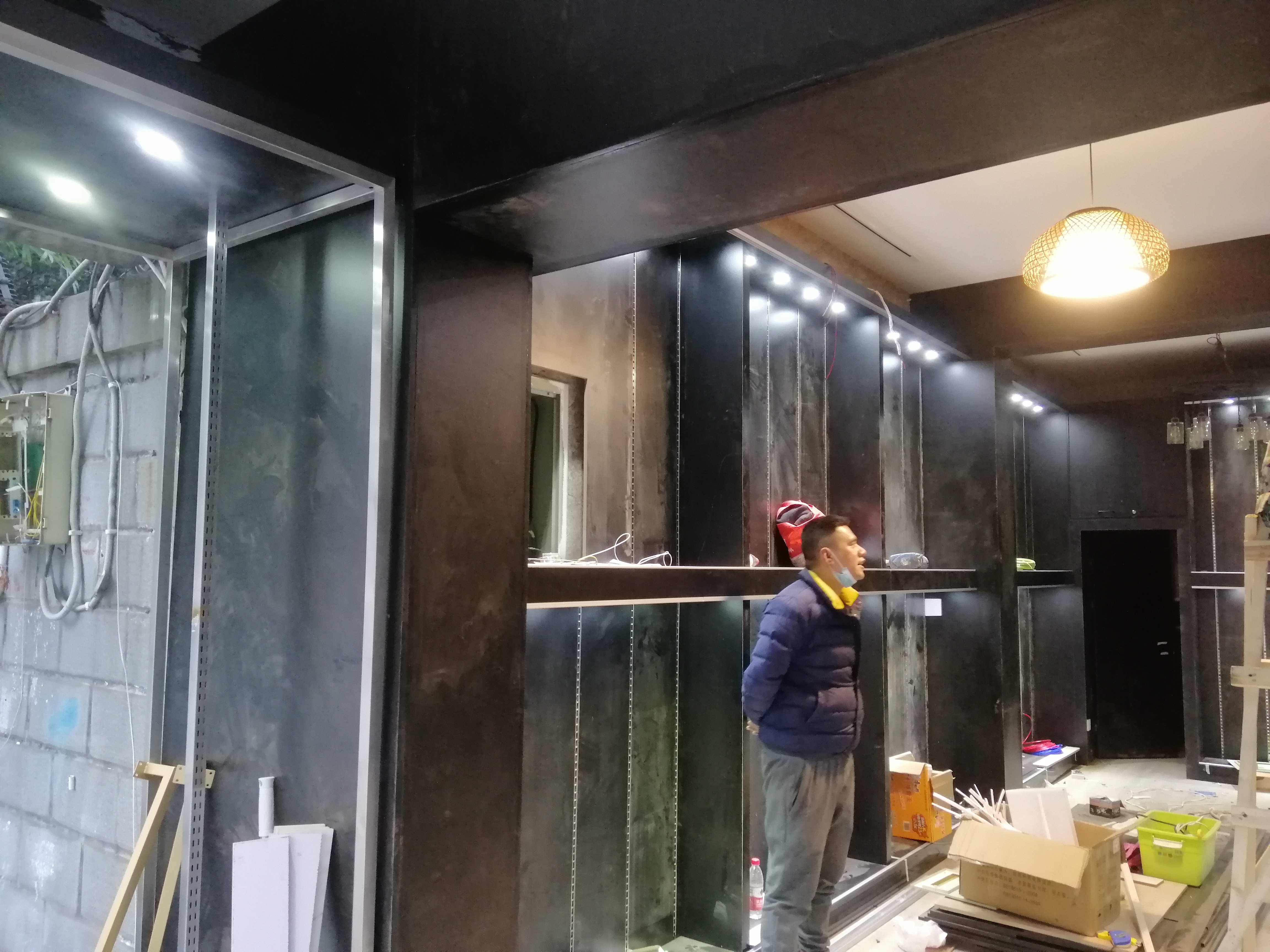 花照壁萬代手辦店展柜施工