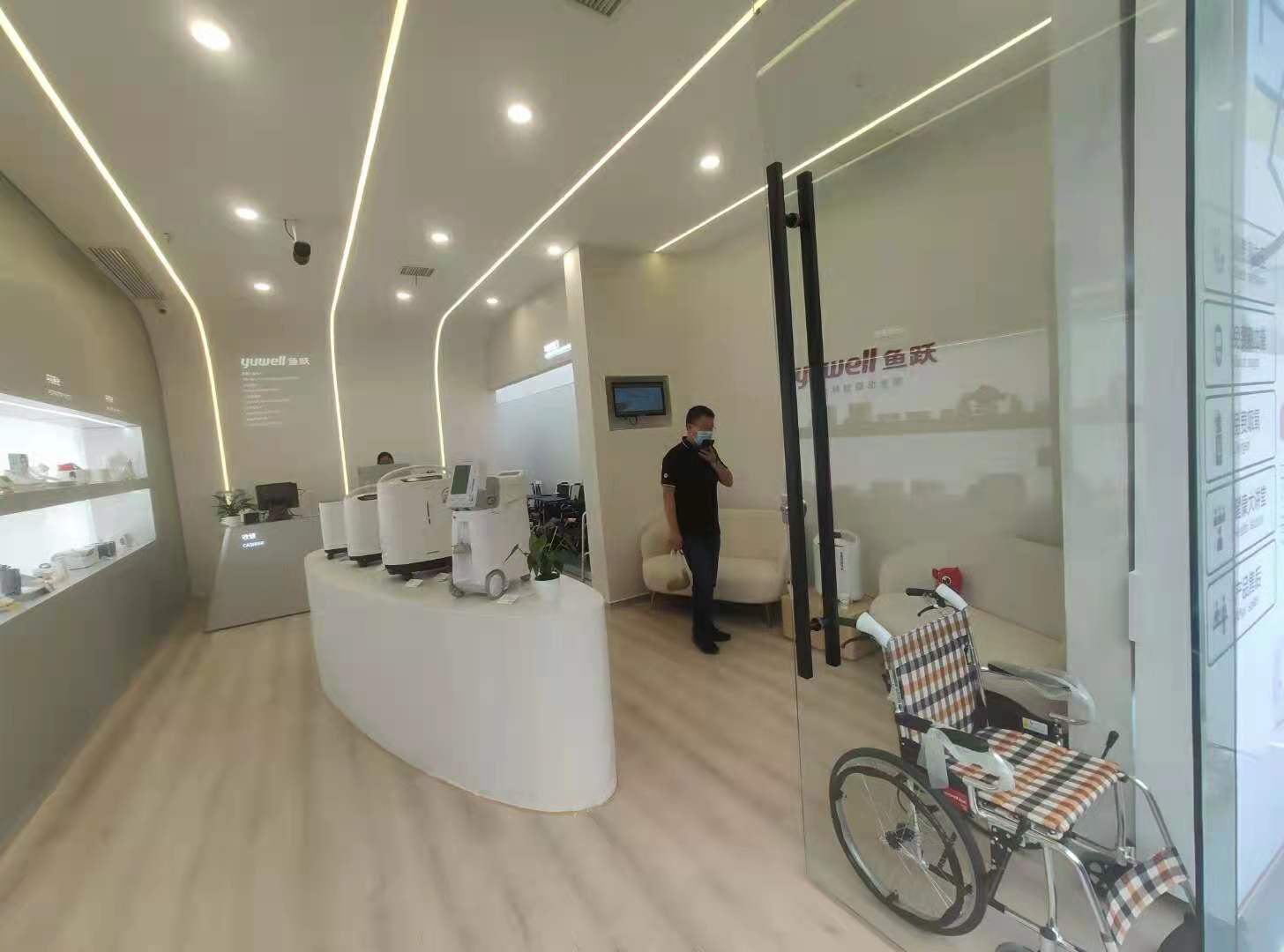 華西壩魚躍旗艦店,醫(yī)療行業(yè)展柜